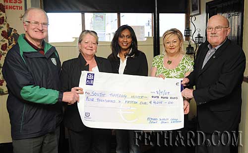Members of Fethard Hospice Suppot Group presenting a cheque for €4,015.00 to South Tipperary Hospice, proceeds of their recent draw. L to R: Denis Burke, Kathleen Coen, Sinaida Jansen (South Tipperary Hospice), Irene Sharpe and Jim Bond (South Tipperary Hospice).