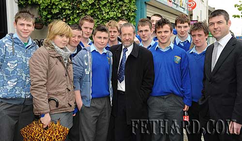 Former GAA President, Sean Kelly, photographed talking to pupils from Patrician Presentation Secondary School while campaigning in Fethard for the forthcoming European Election.