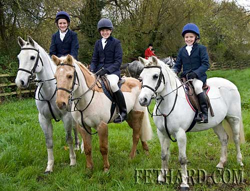 Photographed at the Opening Meet of the Tipperary Foxhounds in Fethard are L to R: Niamh Croke, Eimer Croke and Orlaith Croke.