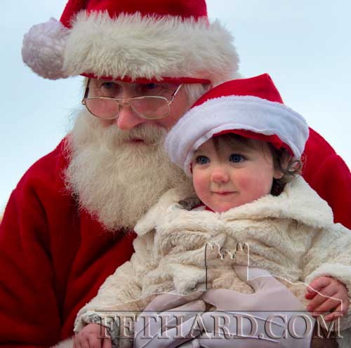 Santa photographed with Layla Doyle on The Square Fethard