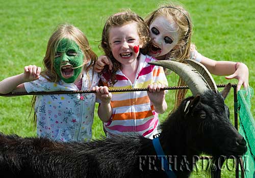 Photographed at the Fethard Macra Field Day at Fethard Community Field on Sunday last. L to R: Rachael Cooke, Erin Smith and Jenny Cooke.