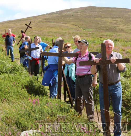 Willie Ryan and crew getting ready to carry the crosses on the recent pilgrimage to Holy Year Cross on Slievenamon. Photo supplied by John Lee.