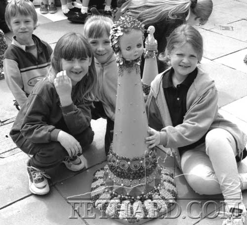 Pat Looby, artist in residence at Nano Nagle Primary School Fethard, pictured with pupils while working on their art project for the school yard. June 18, 1998.