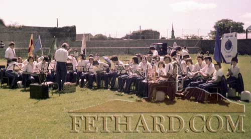 Banna Chluain Meala (formed in 1971) getting ready to play in the Barrack Field at Fethard Festival on Sunday, June 27, 1976