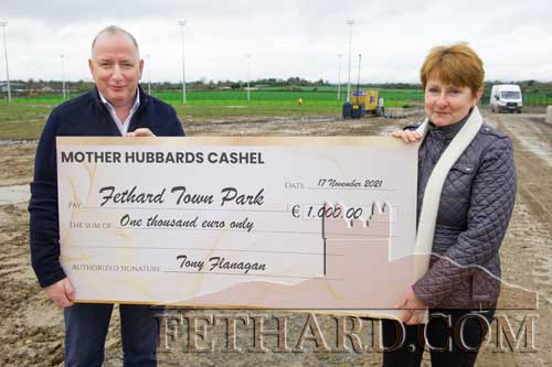 Fethard Town Park were delighted to receive a donation of €1,000 from Mother Hubbards, Cashel. New owners, John Carroll and Tony Flanagan, were delighted to support the fantastic facilities being developed at the new Town Park on behalf of all at Mother Hubbards in Cashel. 