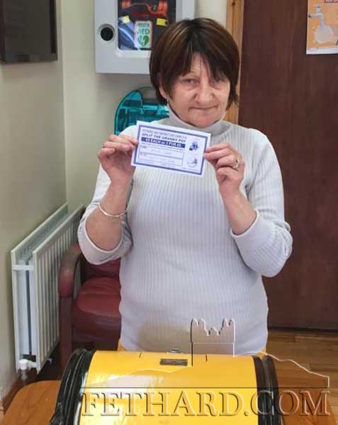 Denise Lawless drawing the winning envelope for May's Split The Granny Pot fundraiser in aid of Fethard & District Daycare Centre. The winner was Ursula Norris, Clonmel, who received €210. Congratulations to Ursula and a huge 'Thank You' to all our supporters. Tickets for the June draw are now on sale.
