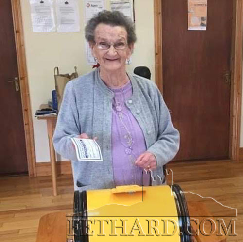 Eileen Ryan drawing the winning envelope for January's 'Split The Granny Pot' draw in aid of Fethard & District Day Care Centre. The winner of €303 was Geraldine McCarthy. Congratulations, Geraldine. A huge Thank You to all our supporters and colleagues. 