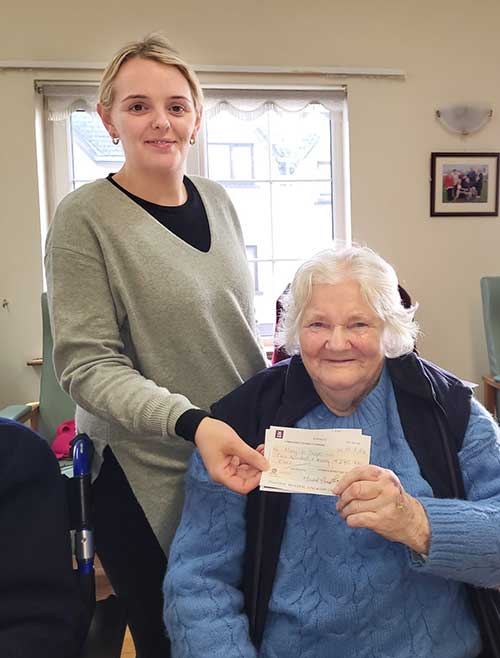 Emma Cronin (left), Healthcare Assistant at Fethard & District Day Care Centre, presenting Mary O’Dwyer with her winners cheque of €270 from January's 'Split The Granny Pot' draw. Congratulation's Mary and our thanks to all our supporters of our monthly draw. 